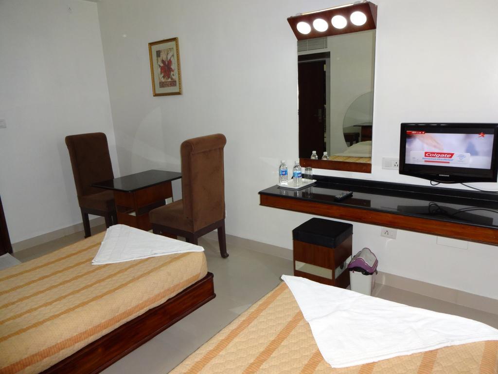 Lotus Comfort - A Pondy Hotel Pondicherry Ngoại thất bức ảnh