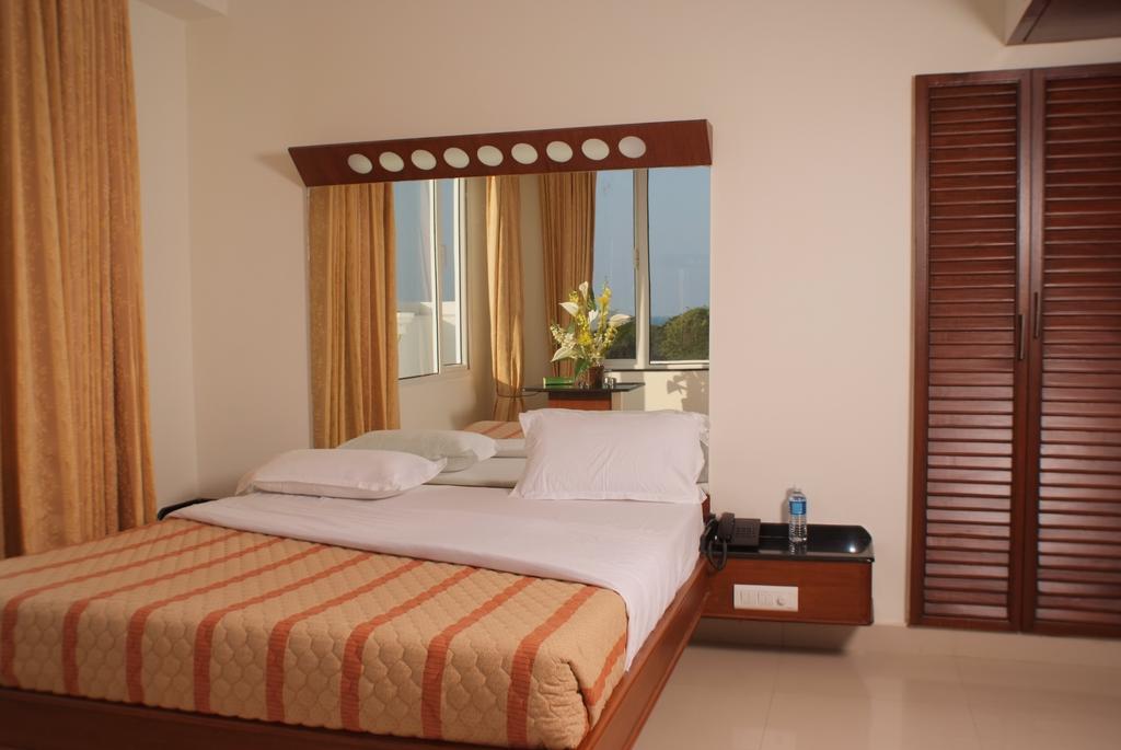 Lotus Comfort - A Pondy Hotel Pondicherry Phòng bức ảnh