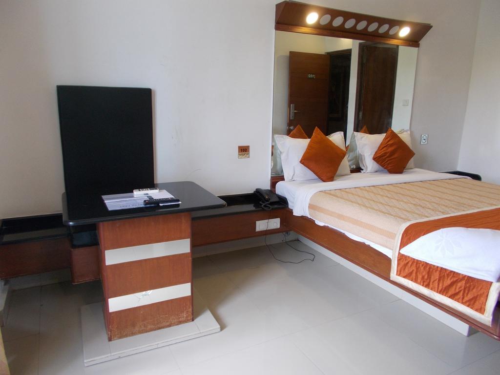 Lotus Comfort - A Pondy Hotel Pondicherry Ngoại thất bức ảnh