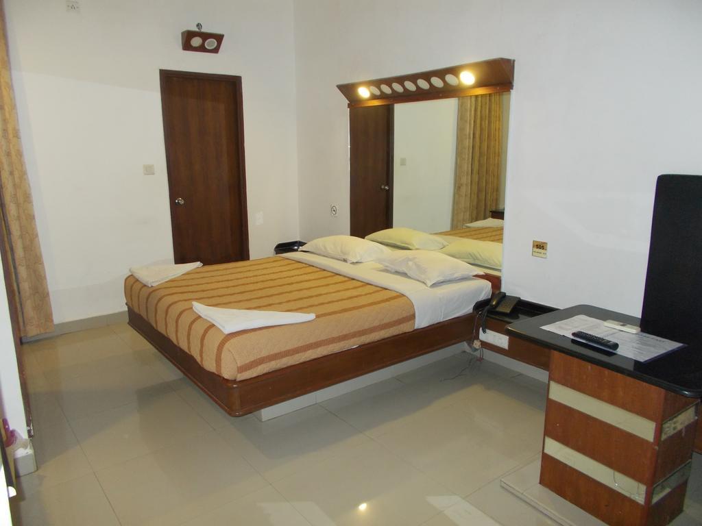 Lotus Comfort - A Pondy Hotel Pondicherry Ngoại thất bức ảnh